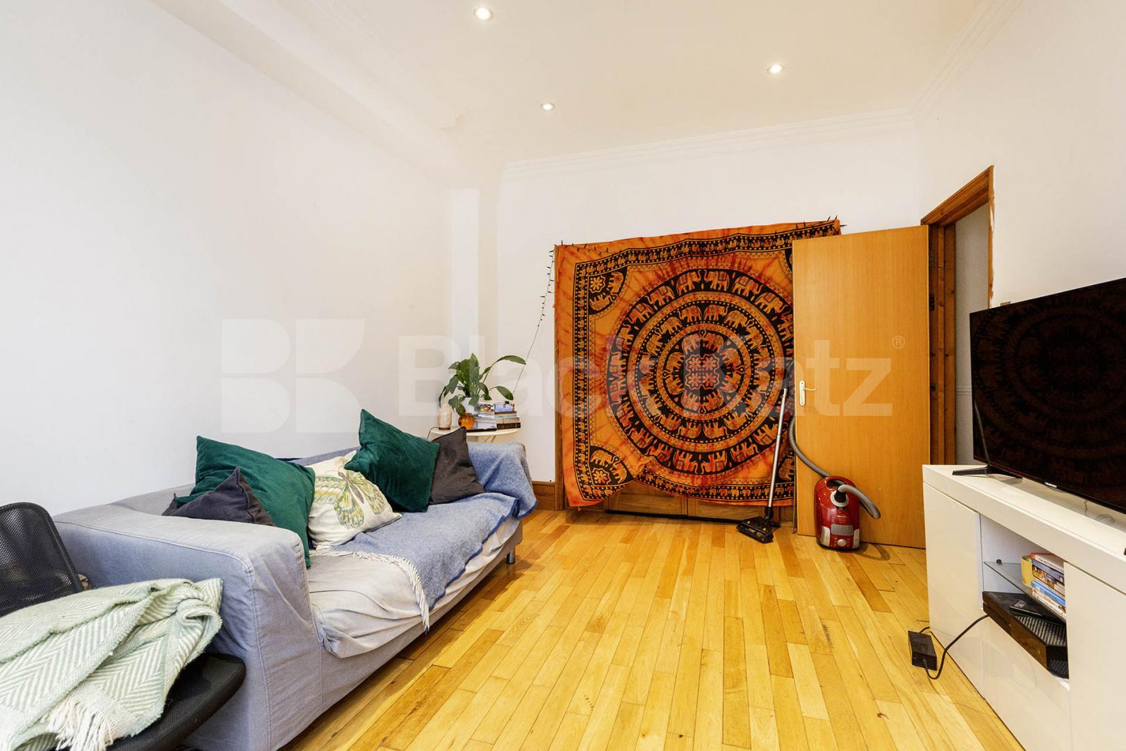 top floor 1 bedroom property in the heart of Crouch end Glebe Road, Crouch End